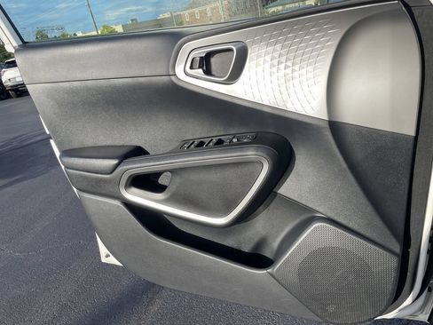 Used 2022 Kia Soul LX FWD image 18