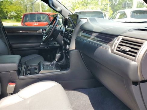 Used 2023 Lexus GX 460 Premium w/ Premium Package image 34