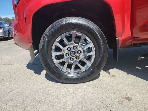 Used 2025 Toyota Tacoma Limited image 33