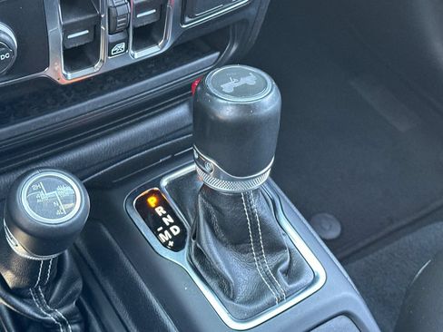 Used 2022 Jeep Wrangler Unlimited Sahara w/ Safety Group AWD/4WD image 28