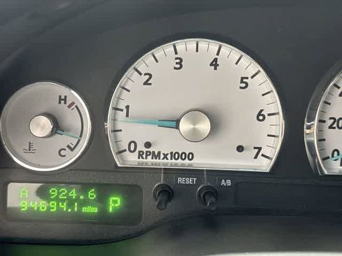 Used 2005 Ford Thunderbird RWD image 14