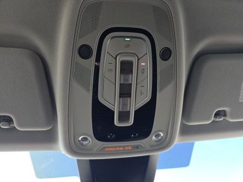Used 2023 Audi Q8 Premium Plus image 16