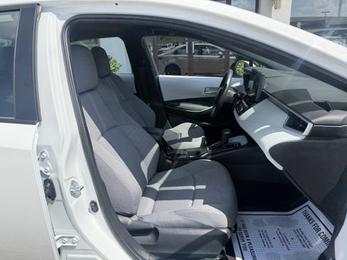Used 2025 Toyota Corolla SE FWD image 19