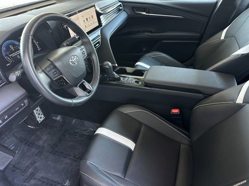 Used 2025 Toyota Camry SE w/ Multimedia Upgrade Package FWD image 9