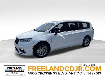 New 2025 Chrysler Pacifica Select