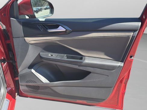 Used 2023 Volkswagen Taos SEL image 29