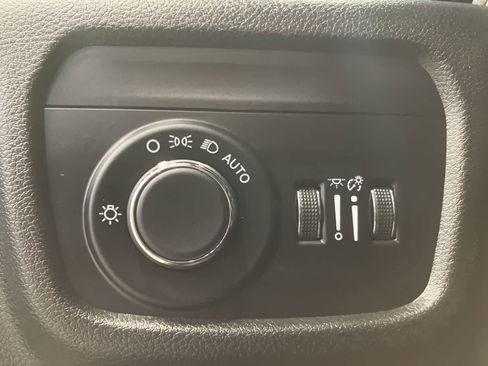 Used 2023 Jeep Grand Cherokee L Laredo image 13