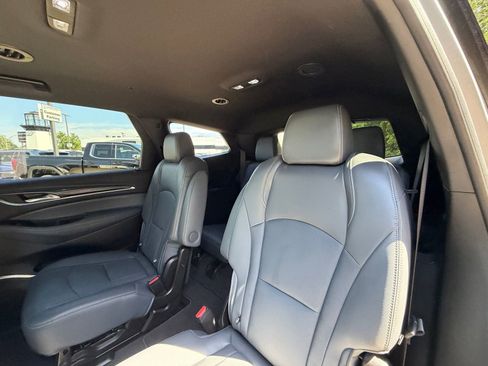 Used 2023 Buick Enclave Essence AWD/4WD image 31