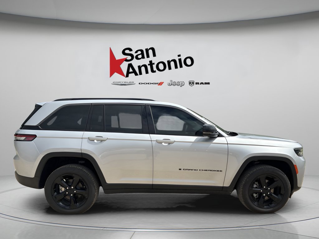 New 2026 Jeep Grand Cherokee Limited w/ Limited Altitude Package AWD/4WD image 16