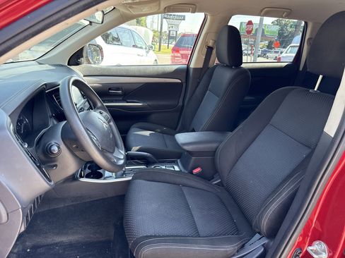 Used 2018 Mitsubishi Outlander ES image 9