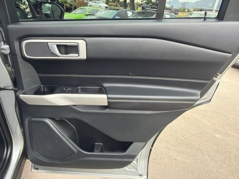 Used 2024 Ford Explorer XLT AWD/4WD image 12