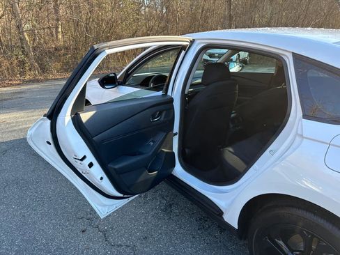 Used 2025 Honda Accord SE image 32