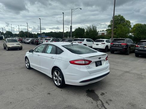 Used 2016 Ford Fusion SE FWD image 5