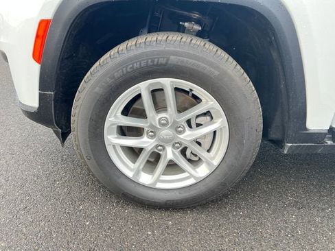 New 2025 Jeep Grand Cherokee L Laredo image 23