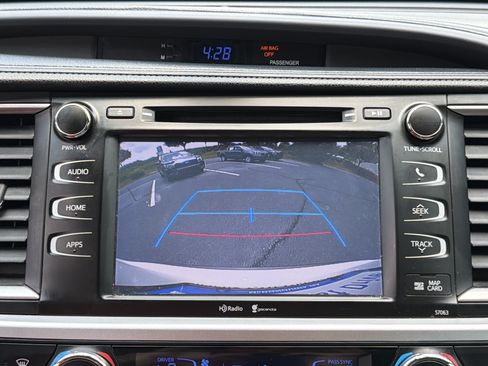 Used 2015 Toyota Highlander XLE FWD image 6