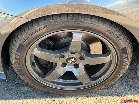 Used 2018 Volkswagen Golf R 4-Door AWD/4WD image 8