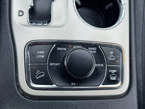 Used 2012 Jeep Grand Cherokee Overland AWD/4WD image 41