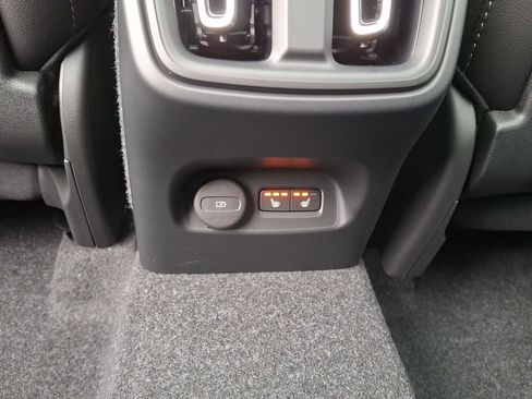 Certified 2025 Volvo XC40 B5 Plus image 11