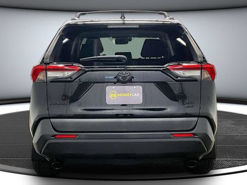 Used 2021 Toyota RAV4 XLE w/ Convenience Package AWD/4WD image 5