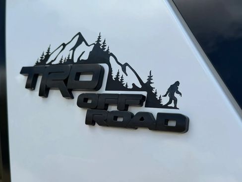 Used 2018 Toyota 4Runner TRD Off-Road AWD/4WD image 15