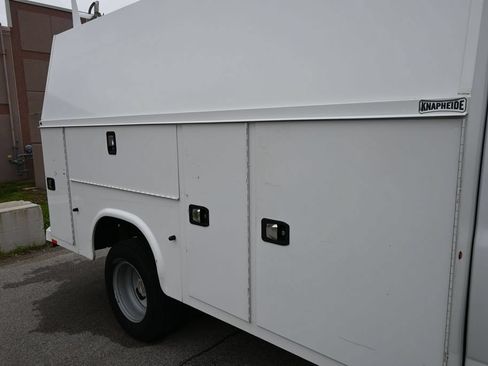 Used 2017 Chevrolet Express 3500 RWD image 9