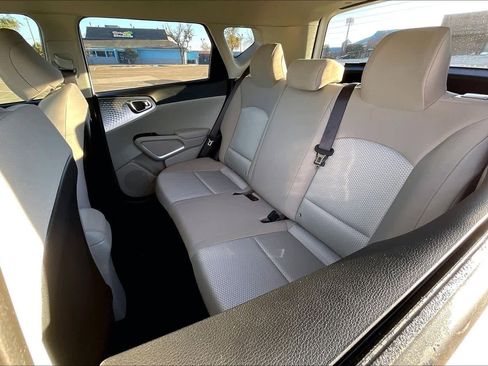 Certified 2024 Kia Soul LX image 29