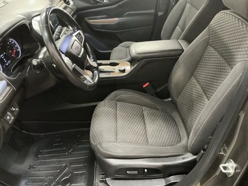 Used 2019 GMC Acadia SLE image 14