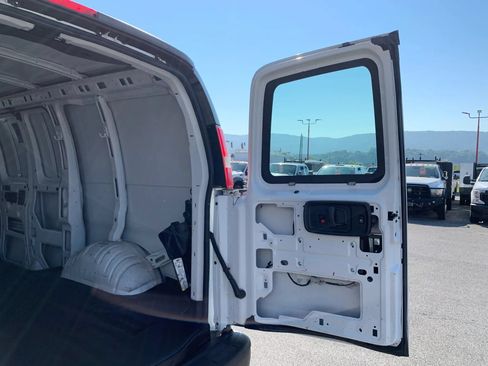 Used 2018 Chevrolet Express 2500 w/ Driver Convenience Package RWD image 30