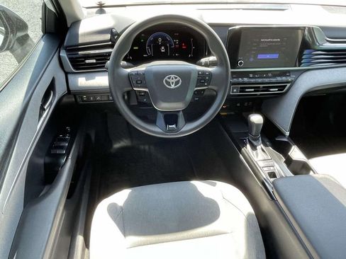 Used 2025 Toyota Camry LE image 12