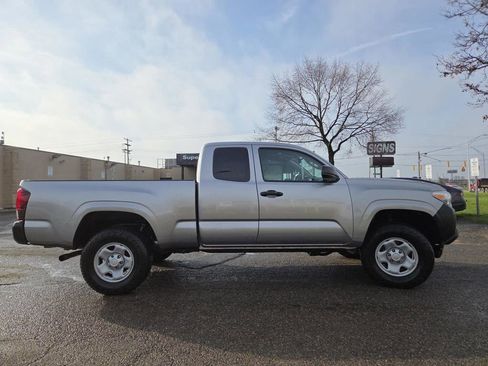 Used 2021 Toyota Tacoma SR AWD/4WD image 12