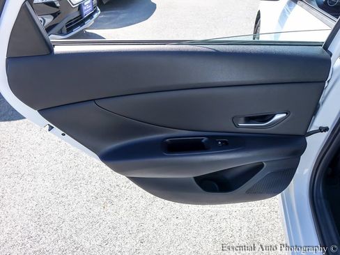 Used 2022 Hyundai Elantra SEL w/ Convenience Package FWD image 18