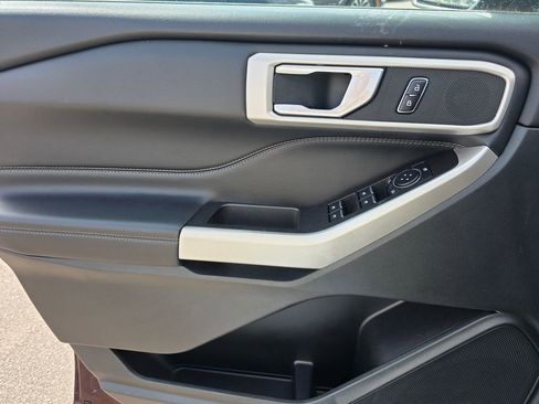 Used 2023 Ford Explorer XLT AWD/4WD image 23