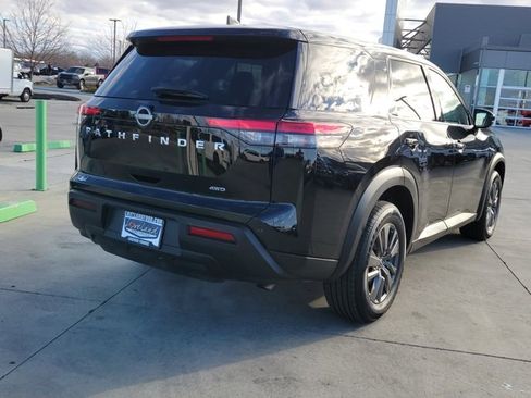 Used 2022 Nissan Pathfinder S image 3