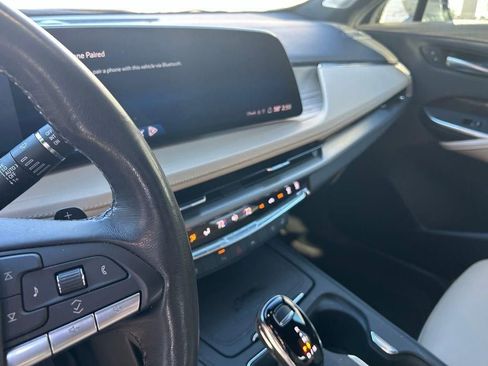 Used 2024 Cadillac XT4 Premium Luxury image 12