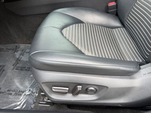 Used 2020 Toyota Camry SE FWD image 15