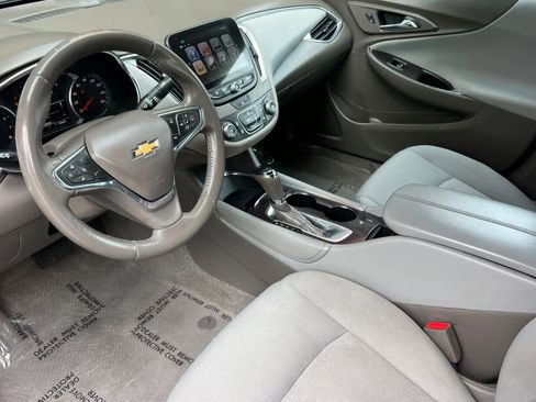 Used 2018 Chevrolet Malibu LT image 11