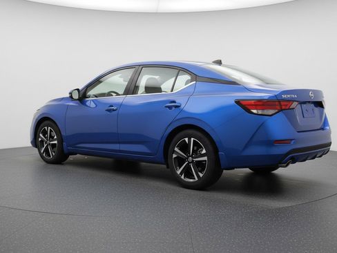 Used 2025 Nissan Sentra SV image 6