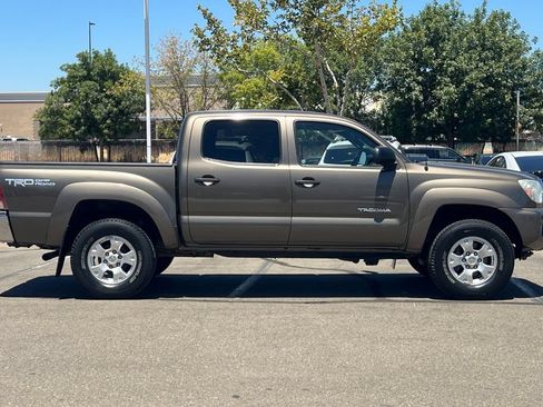 Used 2013 Toyota Tacoma 4x4 Double Cab w/ TRD Off-Road Pkg image 3