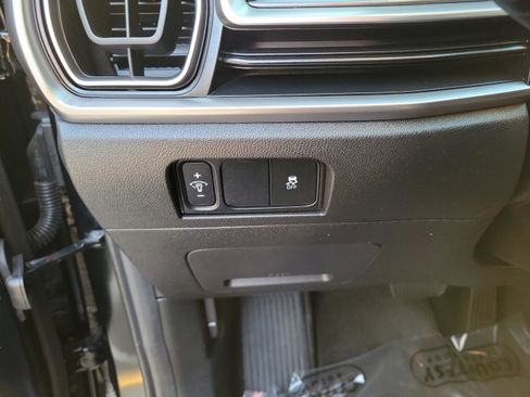 Used 2024 Kia Sorento LX FWD image 27