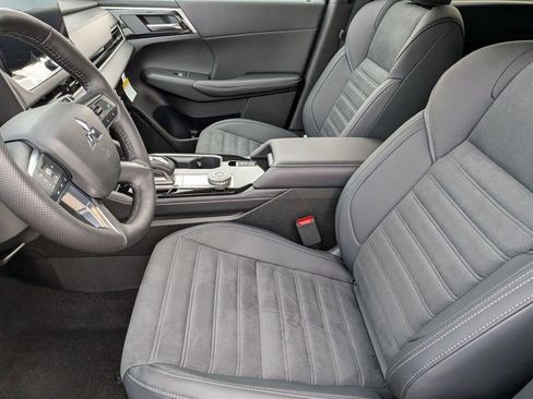 New 2026 Mitsubishi Outlander SE image 12