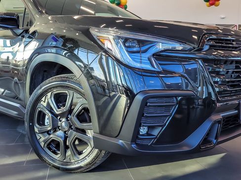 Certified 2025 Subaru Ascent Onyx Edition w/ Popular Package #2 image 2