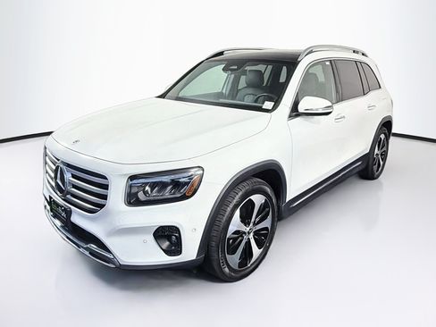 Used 2025 Mercedes-Benz GLB 250 image 3