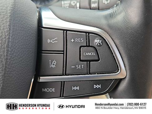 Used 2021 Toyota Highlander Limited FWD image 25