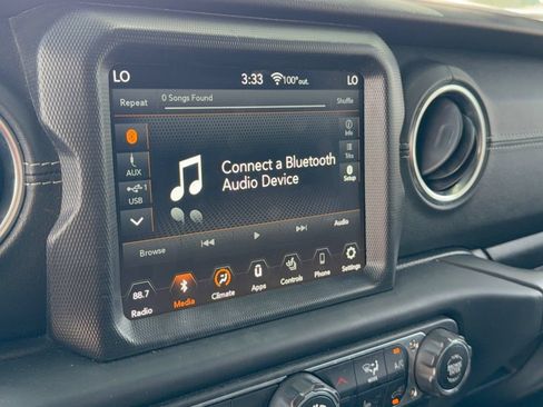 Used 2019 Jeep Wrangler Unlimited Sahara AWD/4WD image 23