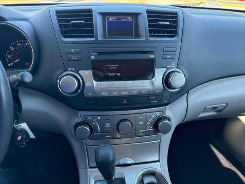 Used 2011 Toyota Highlander 4WD image 28