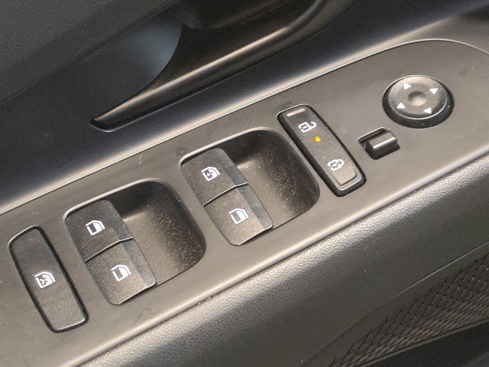 Used 2025 Hyundai Elantra Sport FWD image 27