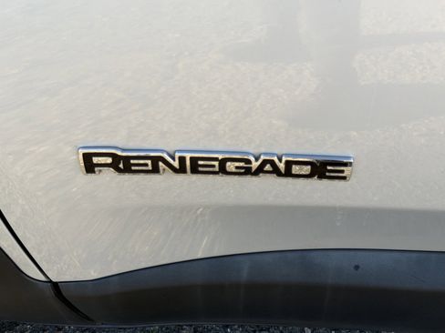Used 2016 Jeep Renegade Limited image 22