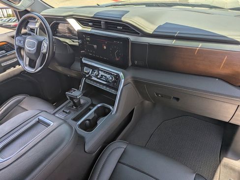 Used 2022 GMC Sierra 1500 Denali AWD/4WD image 12