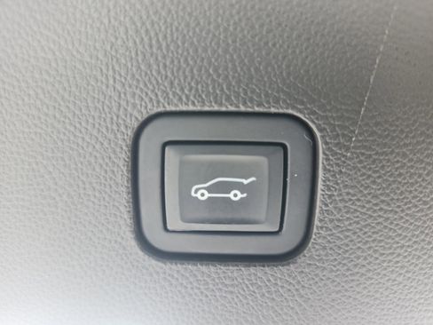Certified 2022 Buick Enclave Essence w/ Sport Touring Edition FWD image 8