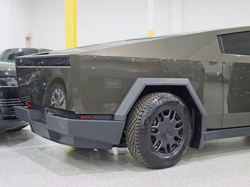 Used 2024 Tesla Cybertruck AWD Crew Cab image 10